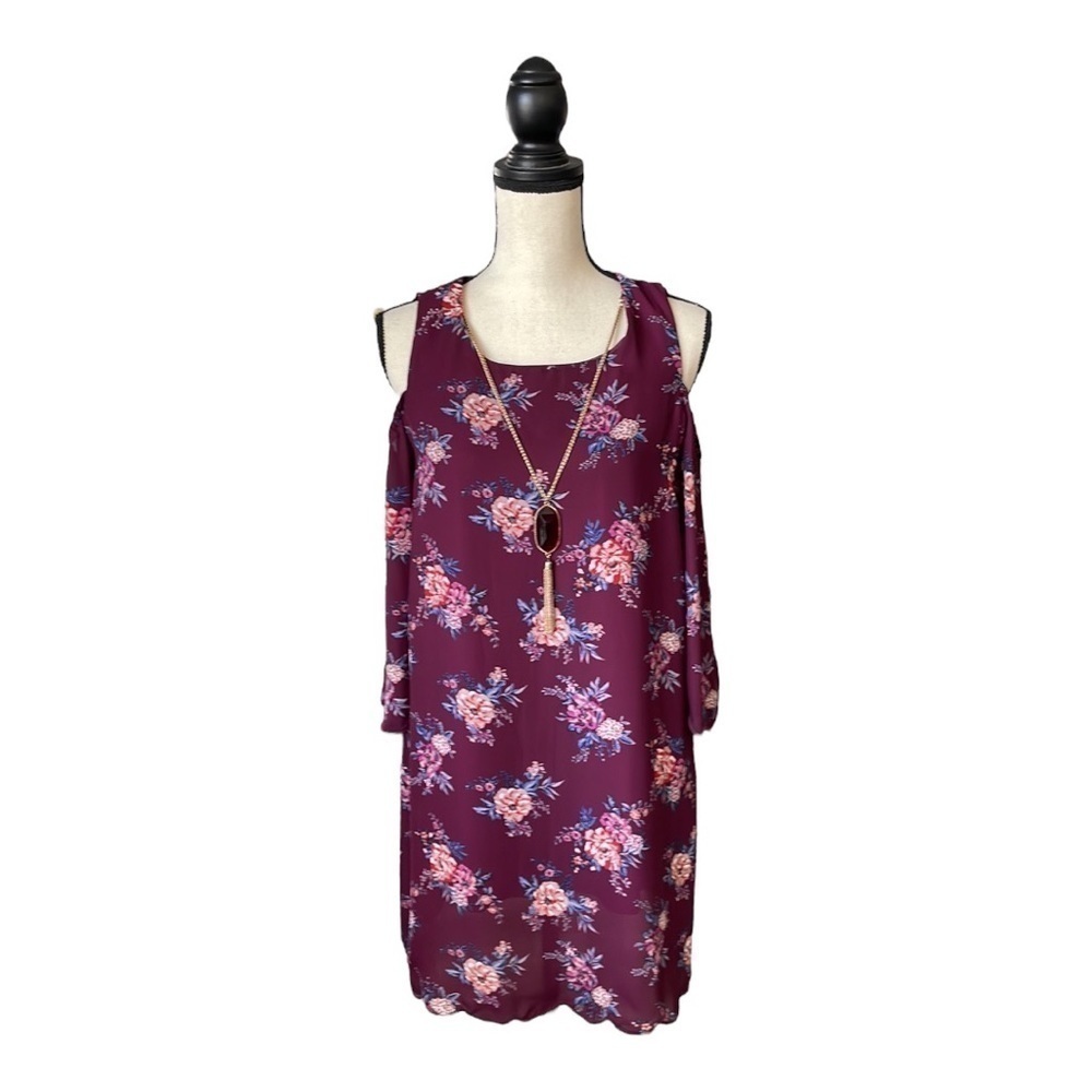 ♥️lilly Rose♥️Cold shoulder dress size Med.